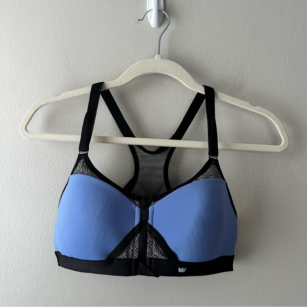 Shefit sport bra with adjustable straps